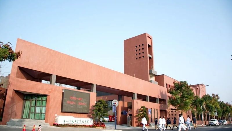 工业自动化中的电子元件与器件：揭秘其关键作用
